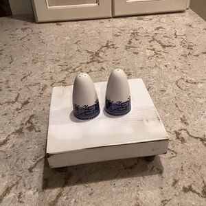 Churchill Blue Willow Salt & Pepper Shaker Set